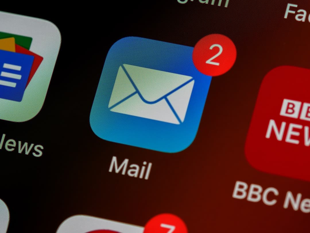 Email et SMS frauduleux